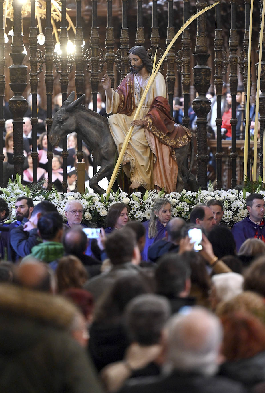 La salida de la procesión de la Borriquilla de Burgos, en imágenes