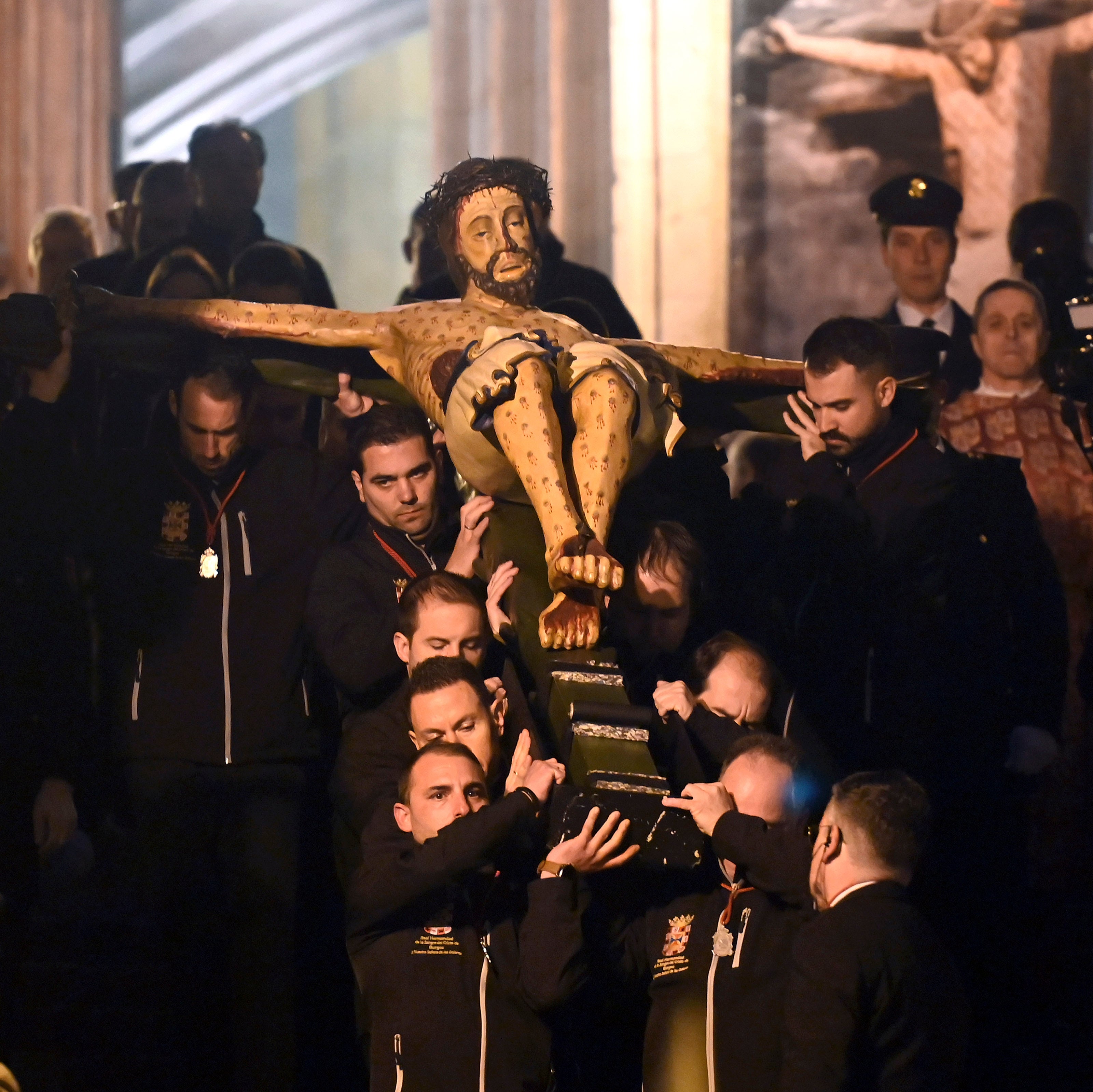 El Santísimo Cristo de Burgos recorre las calles de Burgos