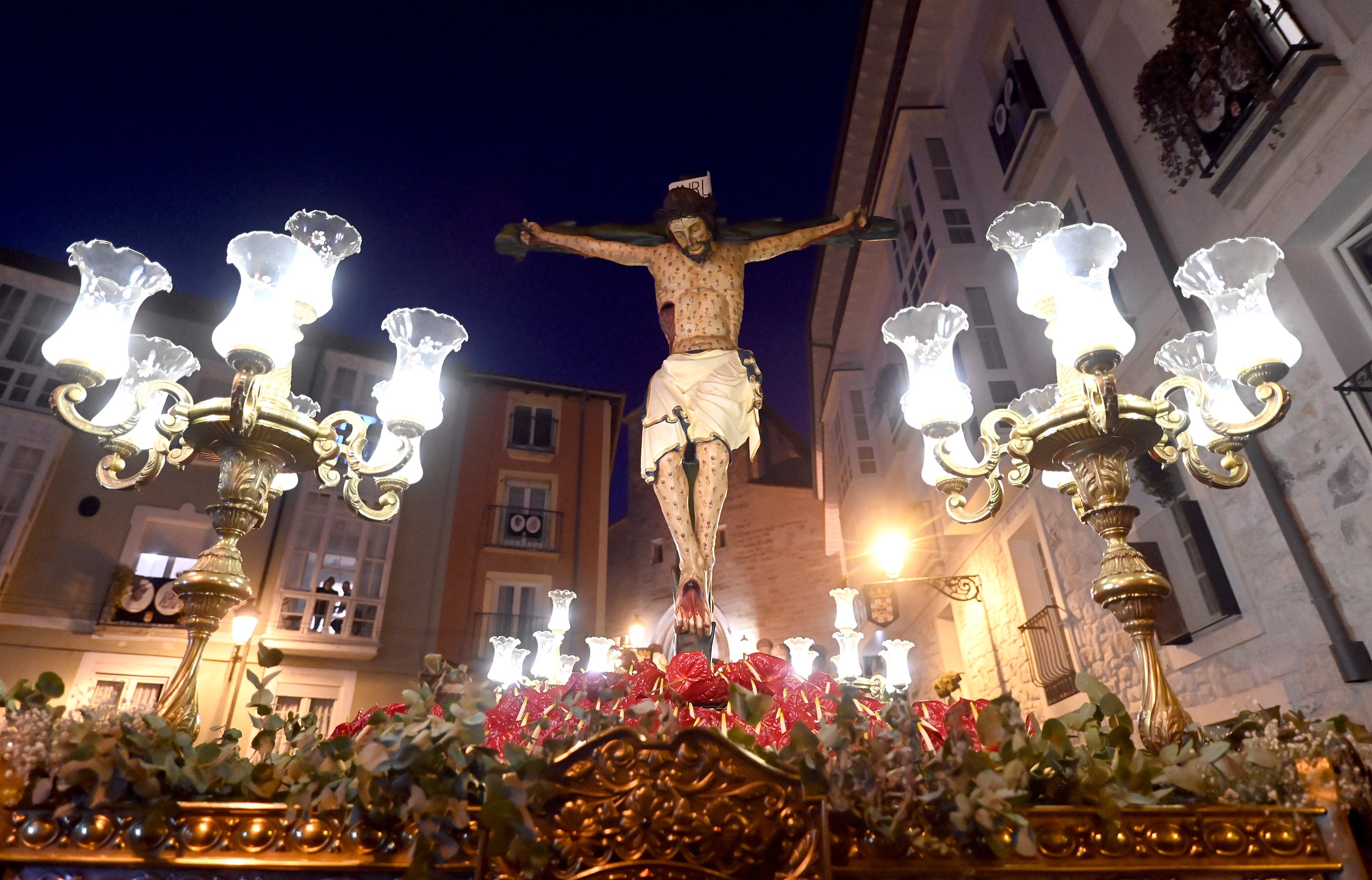 El Santísimo Cristo de Burgos recorre las calles de Burgos