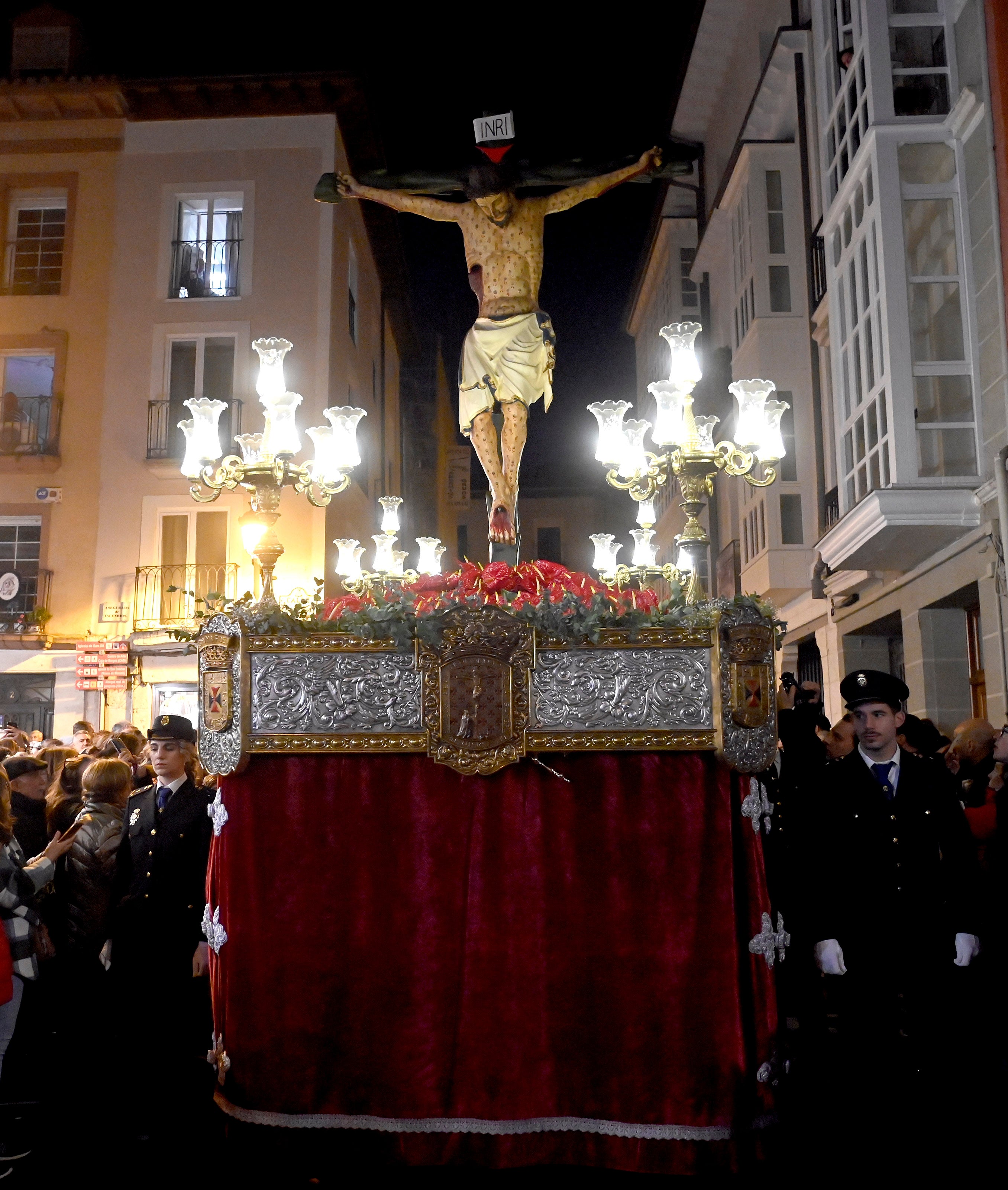 El Santísimo Cristo de Burgos recorre las calles de Burgos