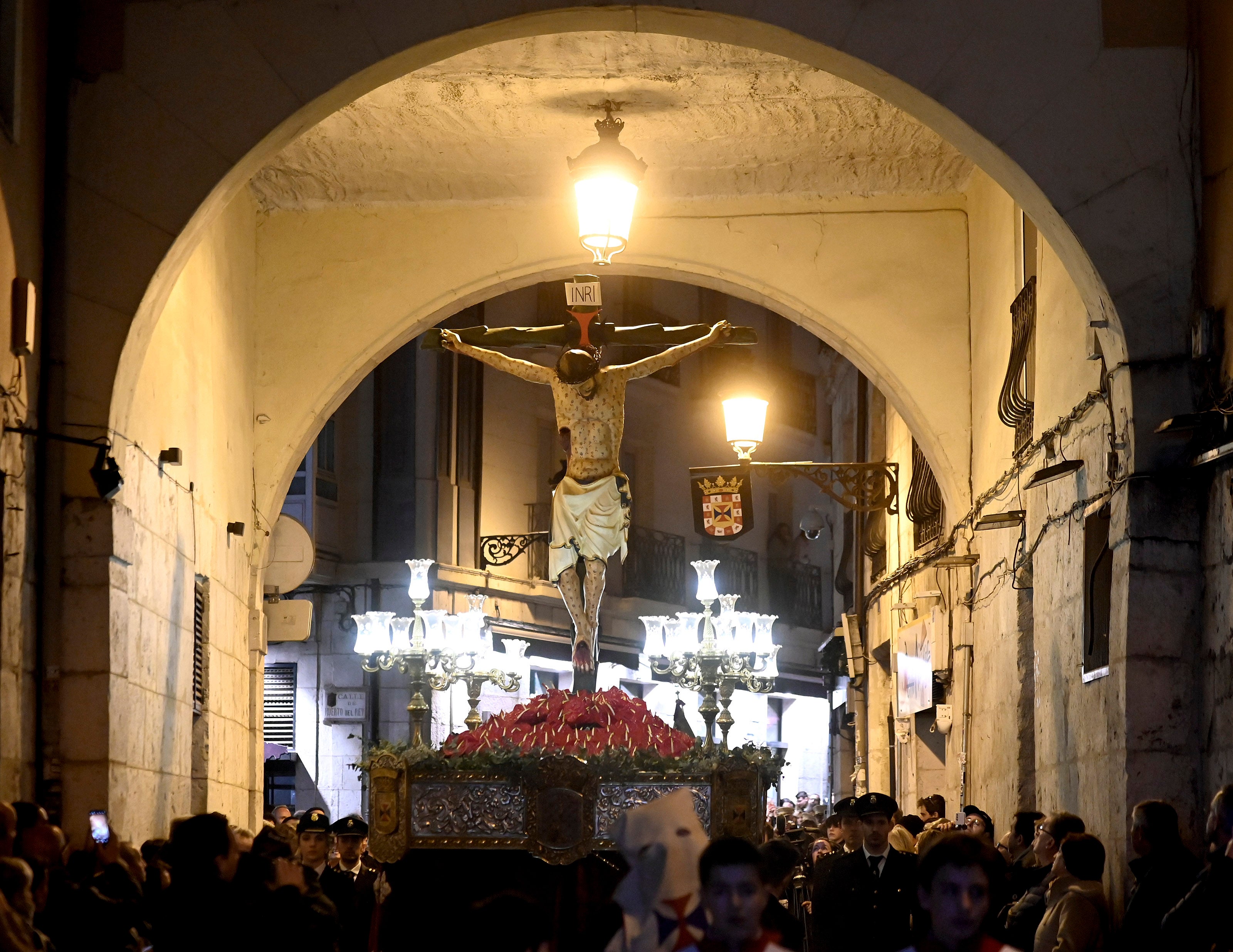 El Santísimo Cristo de Burgos recorre las calles de Burgos