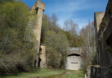 El poblado fantasma que agoniza en el túnel de La Engaña