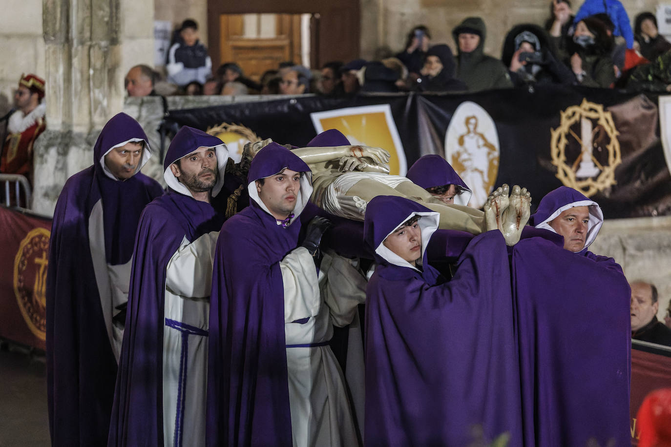 Así han sido el traslado de Cristo Yacente y la procesión del Santo Entierro