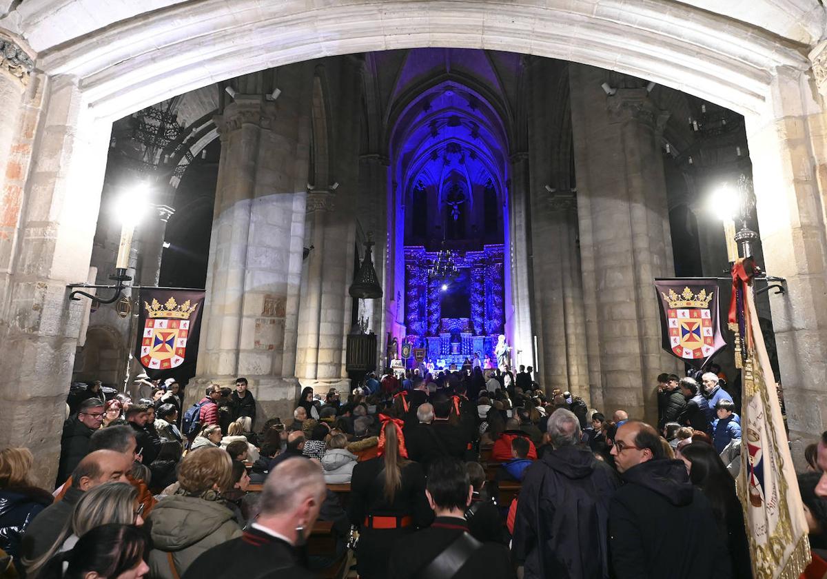 El Encuentro se tuvo que celebrar en el interior de las parroquias de San Gil y San Cosme.