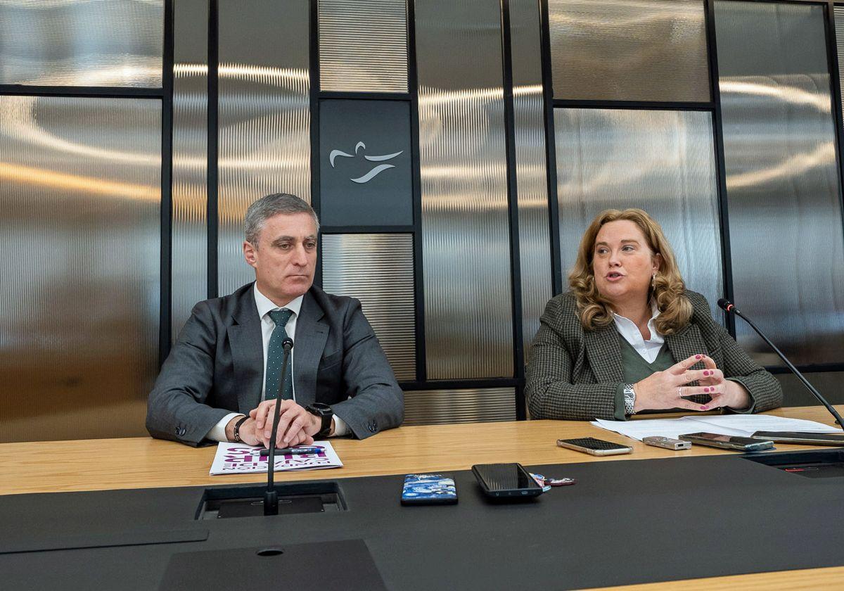 Rafael Barbero, presidente de H2CYL, y Cristina Ayala, alcaldesa de Burgos, en la presentación de la jornada.