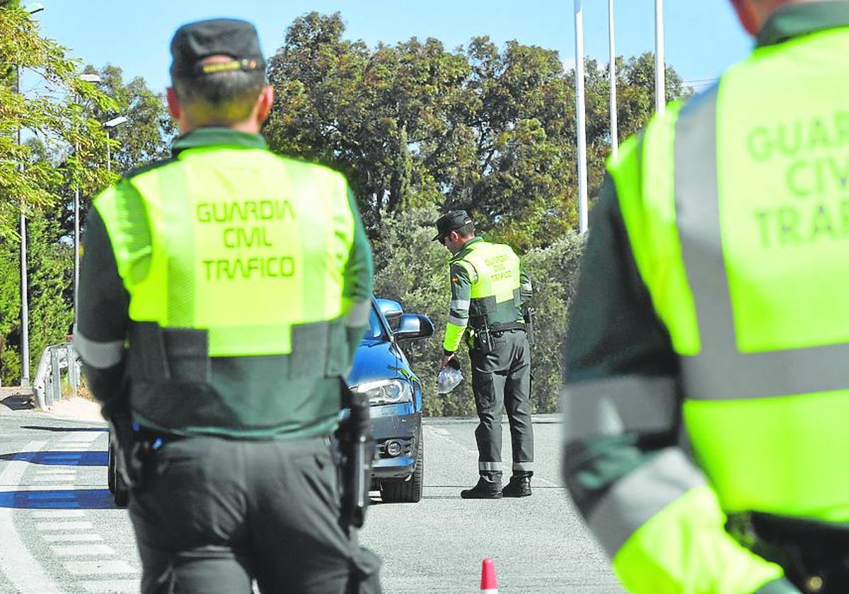 Campaña de la Guardia Civil para detectar el uso del cinturón de seguridad.