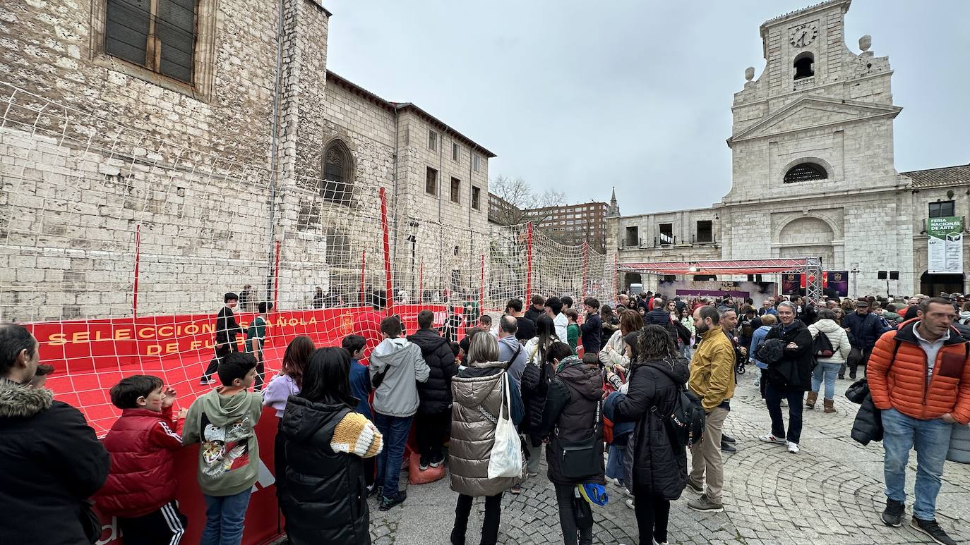 El 40 aniversario de Autismo Burgos y la Fan Zone de la selección femenina, en imágenes