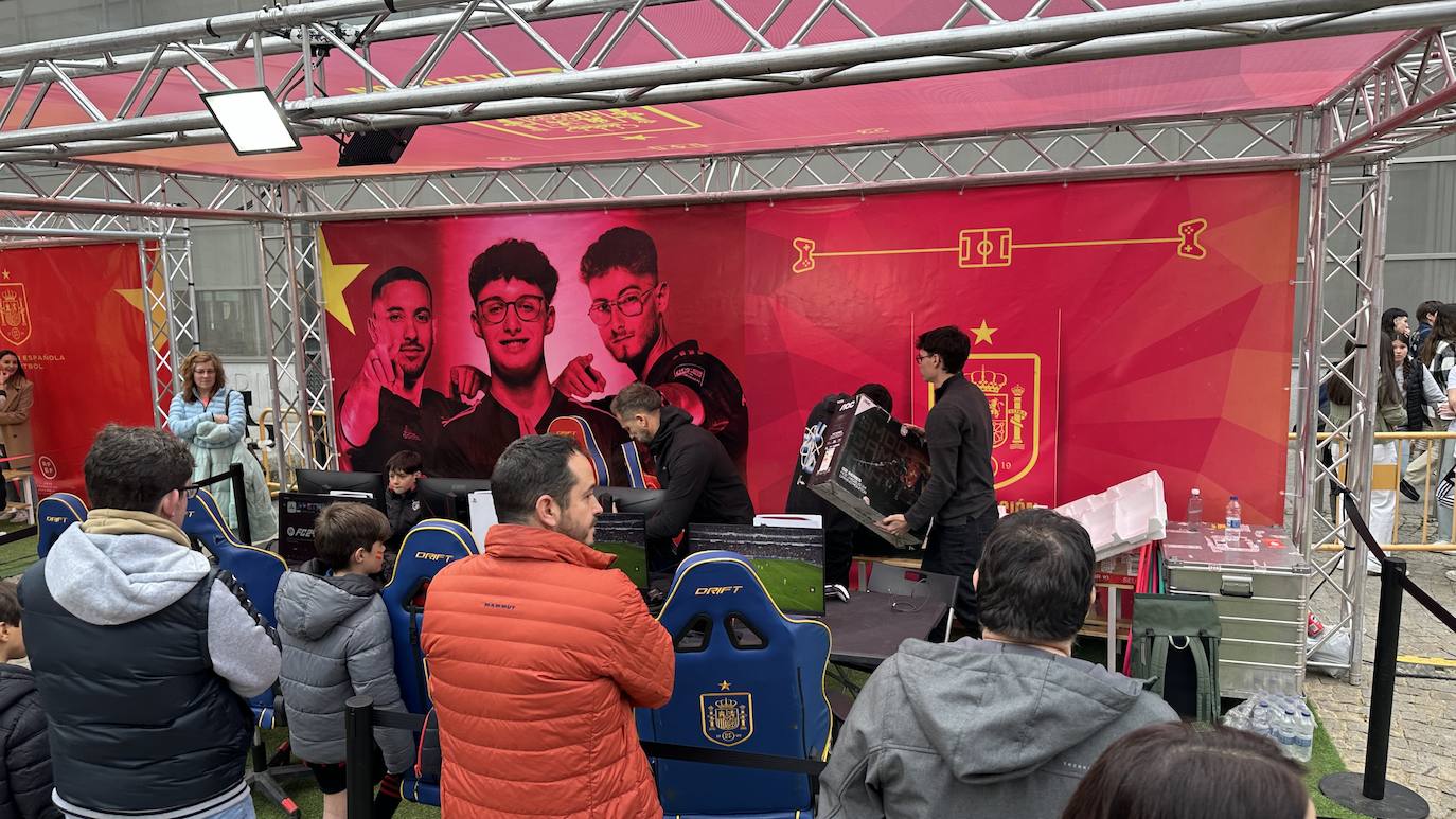 El 40 aniversario de Autismo Burgos y la Fan Zone de la selección femenina, en imágenes