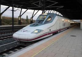 Tren AVE en la estación de Burgos.