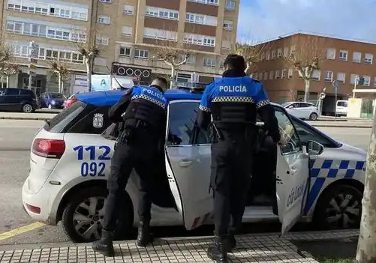 Imagen de archivo de una detención practicada por la Policía Local de Burgos.