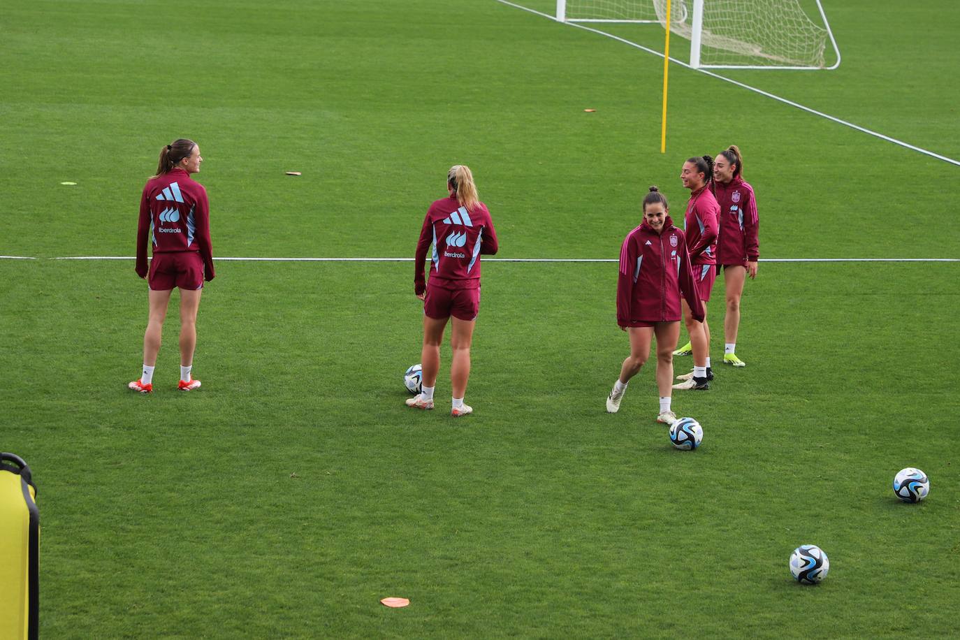 El entrenamiento de la Selección Femenina en El Plantío, en imágenes