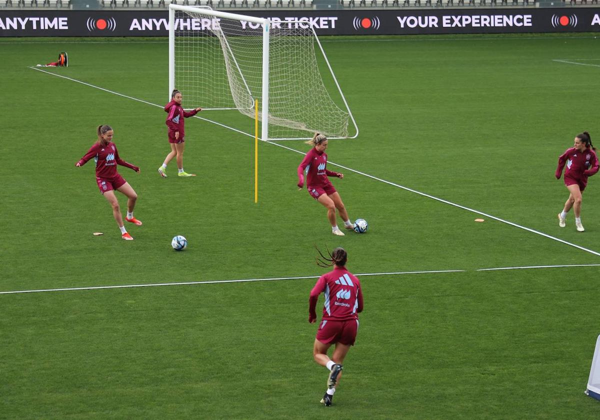 El entrenamiento de la Selección Femenina en El Plantío, en imágenes