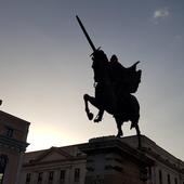 La Plaza Mío Cid, cruce de caminos y crisol de la bravura del Campeador