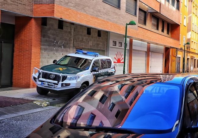 Registro domiciliario en la calle Abad Maluenda por un delito contra el patrimonio.