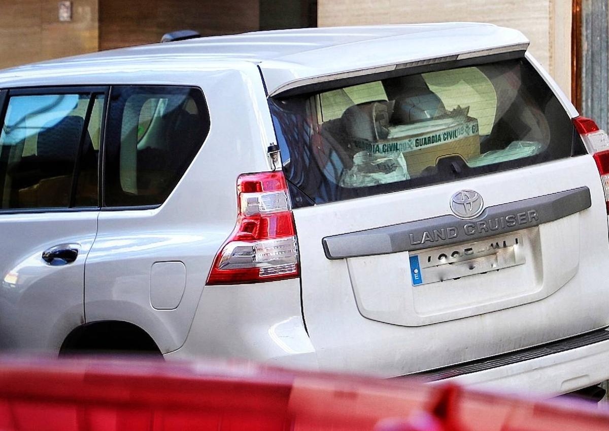 Imagen secundaria 1 - Despliegue de la Guardia Civil en la calle Abad Maluenda de Burgos. 