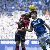 Gabri rescata un punto para el Mirandés en el Carlos Tartiere