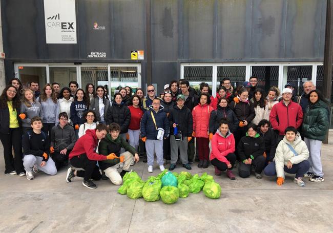 Foto de familia de todos los participantes en la jornada.