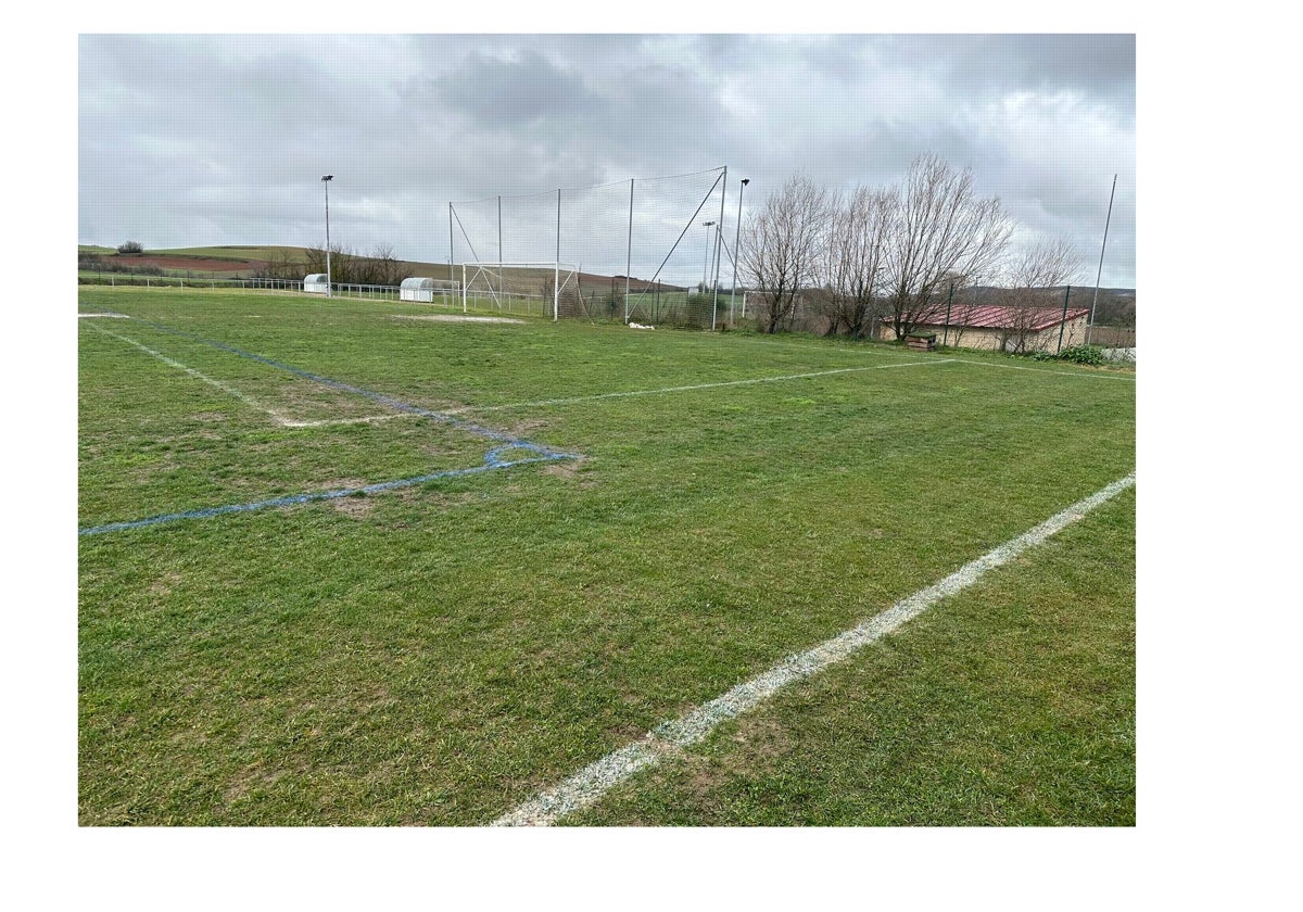 Estado del campo de fútbol de Arcos de la Llana.