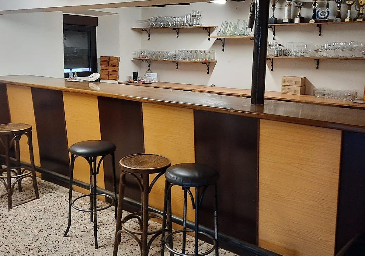 Imagen principal - Interior de la cantina de Quintanilla de las Viñas. 