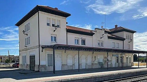 ADIF se compromete a trabajar para reabrir la estación de Aranda a viajeros