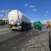 El accidente entre dos camiones en la A-1, en imágenes