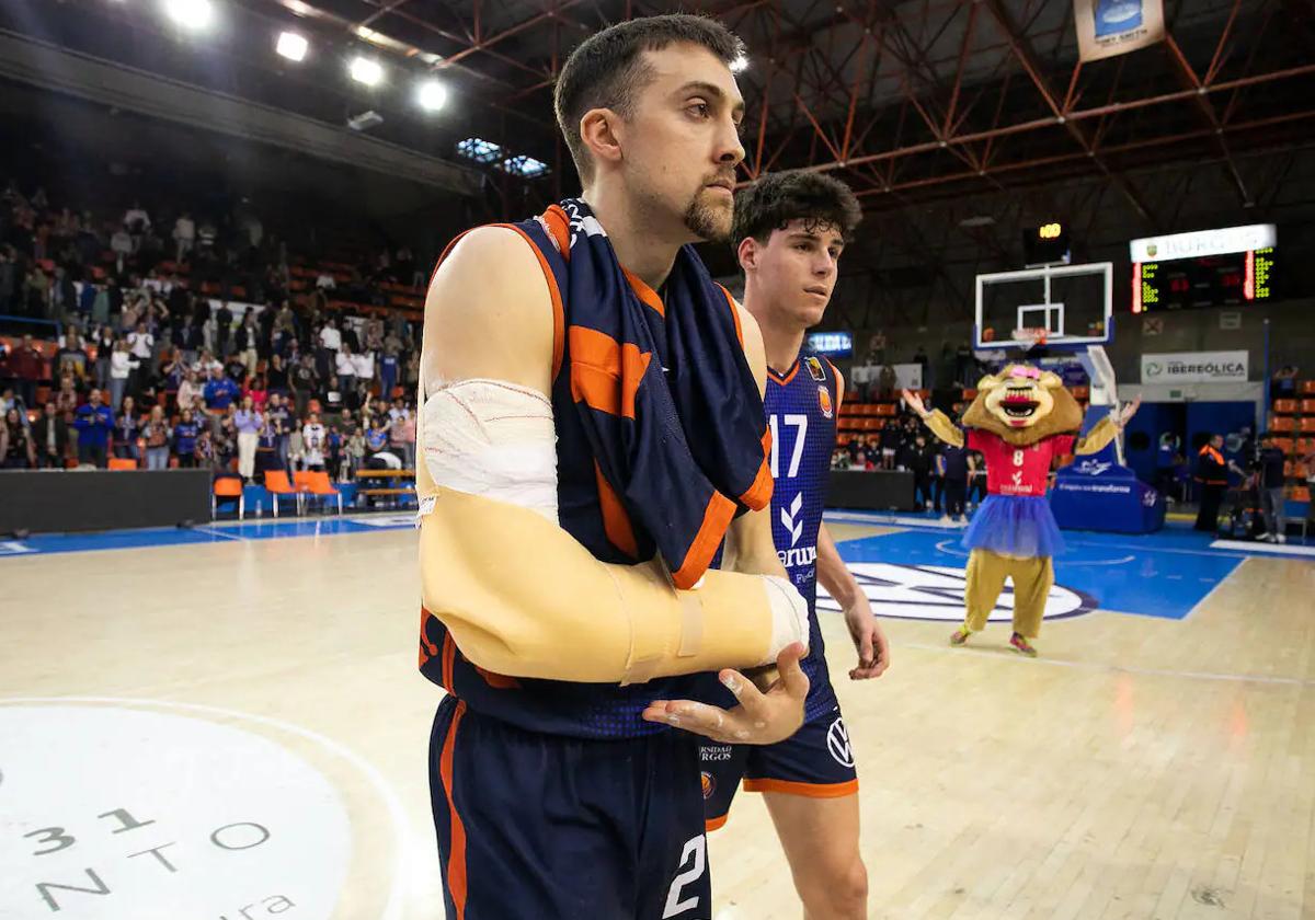 Joe Cremo al final del encuentro ante el Hestia Menorca en El Plantío.