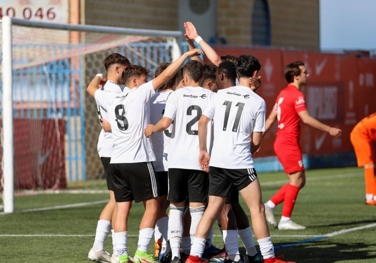 El Juvenil A celebra un gol.