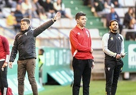 El entrenador del CD Mirandés, Alessio Lisci, en el partido contra el Racing Club Ferrol.