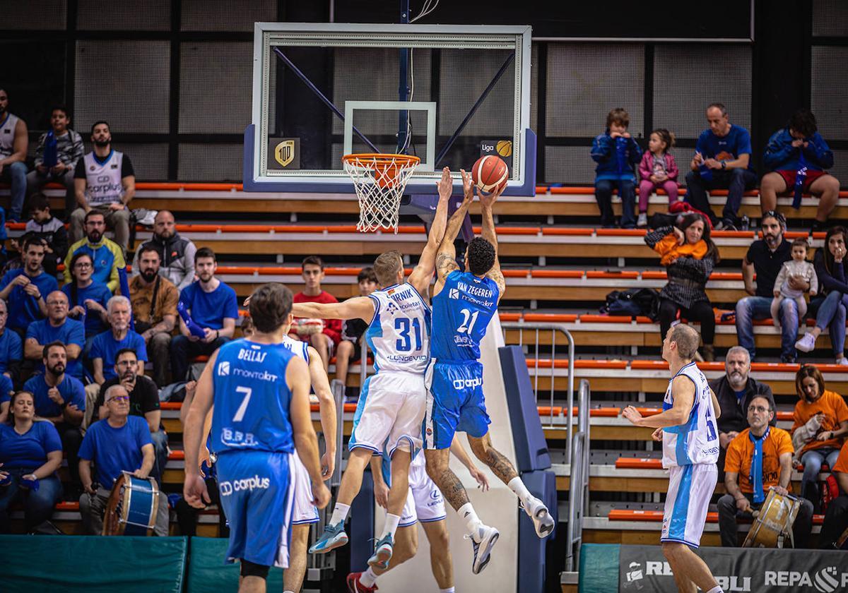 Imagen de la victoria del San Pablo Burgos en Fuenlabrada, en el partido de la primera vuelta.