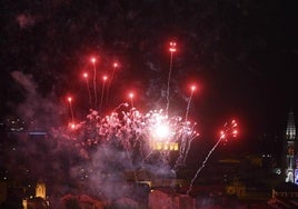 Imagen de archivo de fuegos artificiales en Burgos.