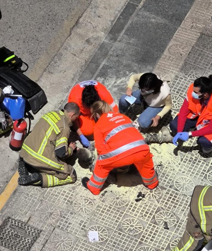 Imagen secundaria 2 - Atención al herido en el lugar de los hechos. 