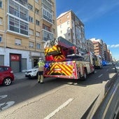 Una vela provoca un incendio en un piso de la calle Vitoria