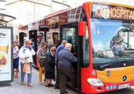 Los mayores de 65 años podrán viajar gratis en autobús en Burgos a partir de este martes.