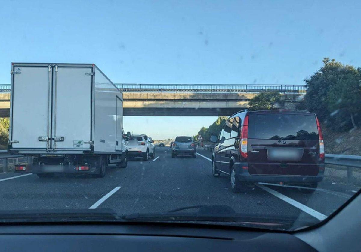 Paso elevado sobre la Autopista AP-1.