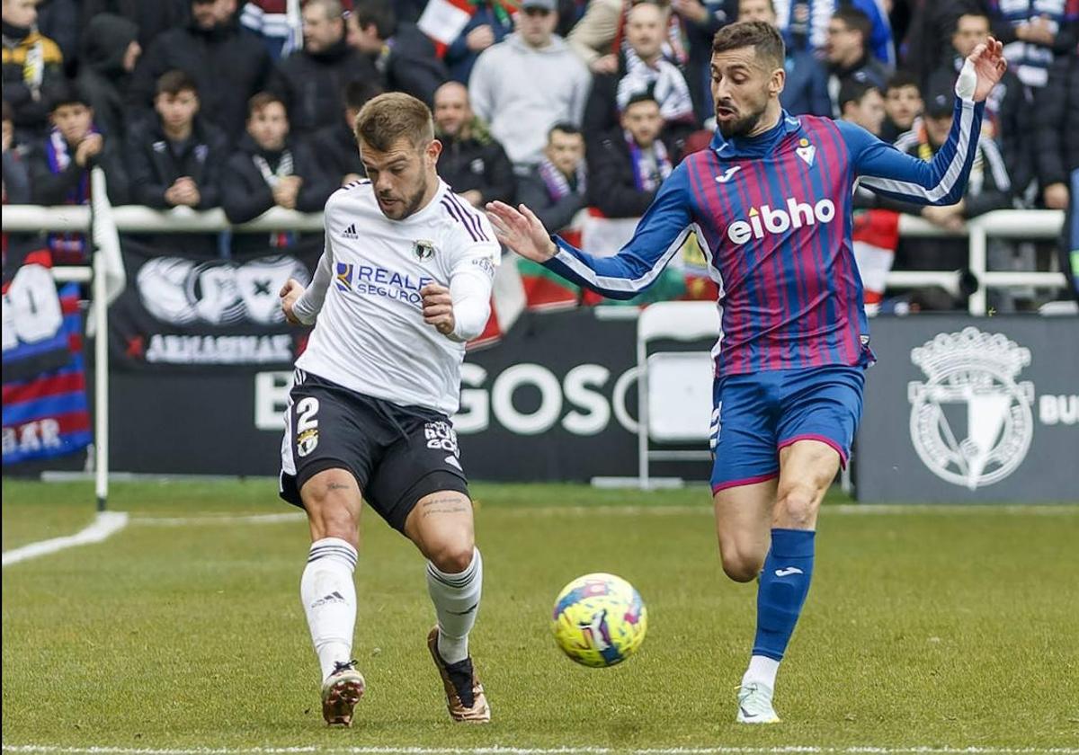 Borja González durante un partido en El Plantío.