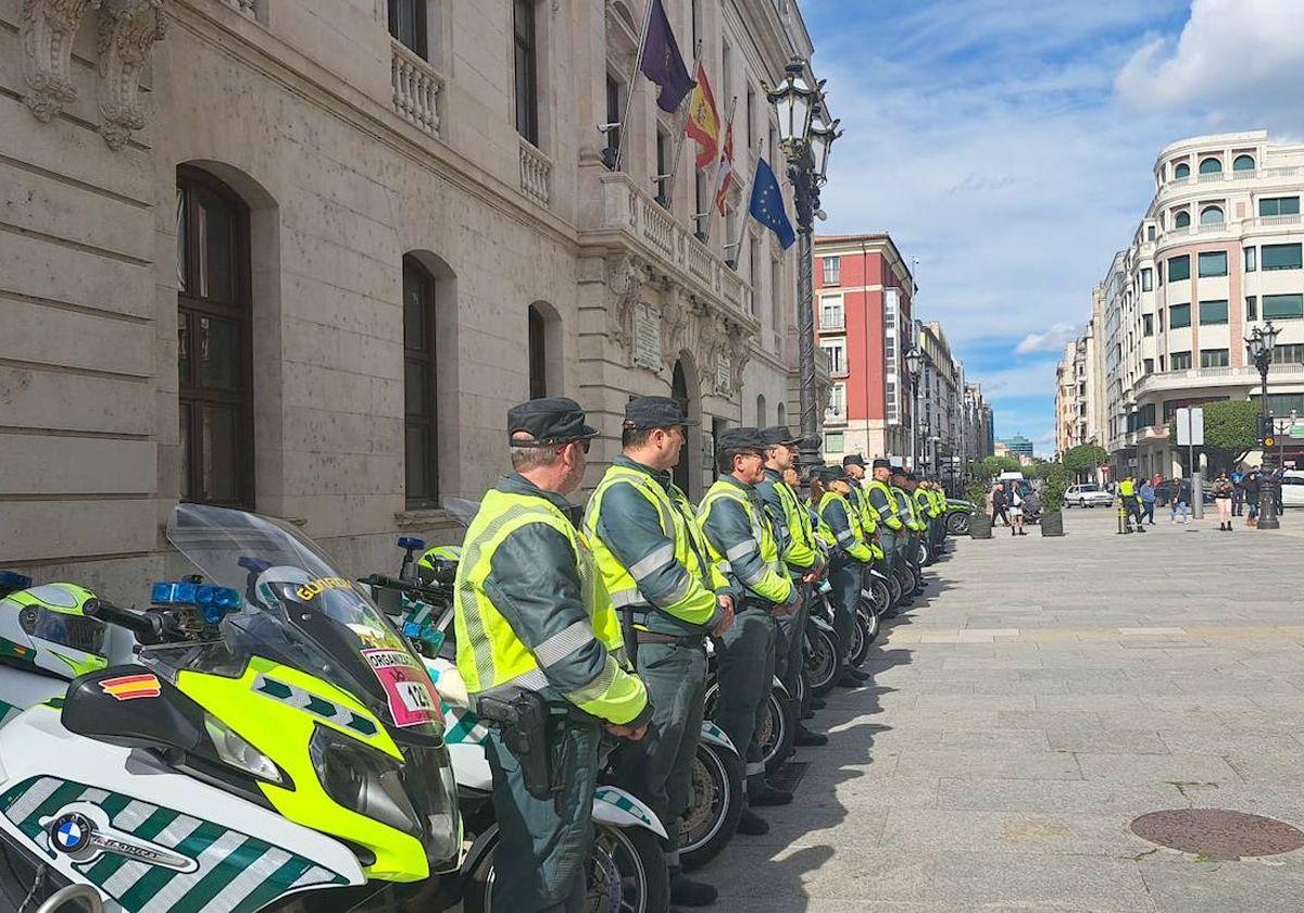 Agentes de la Guardia Civil que velarán por la seguridad de la Vuelta ciclista femenina a Burgos.