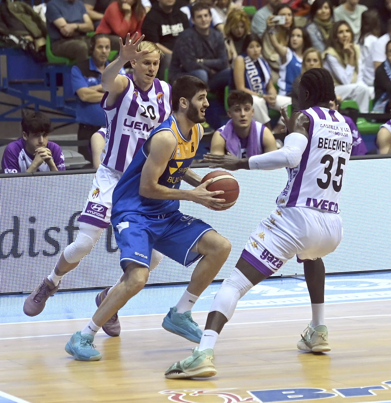 Imágenes de la victoria del San Pablo Burgos frente al UEMC Real Valladolid