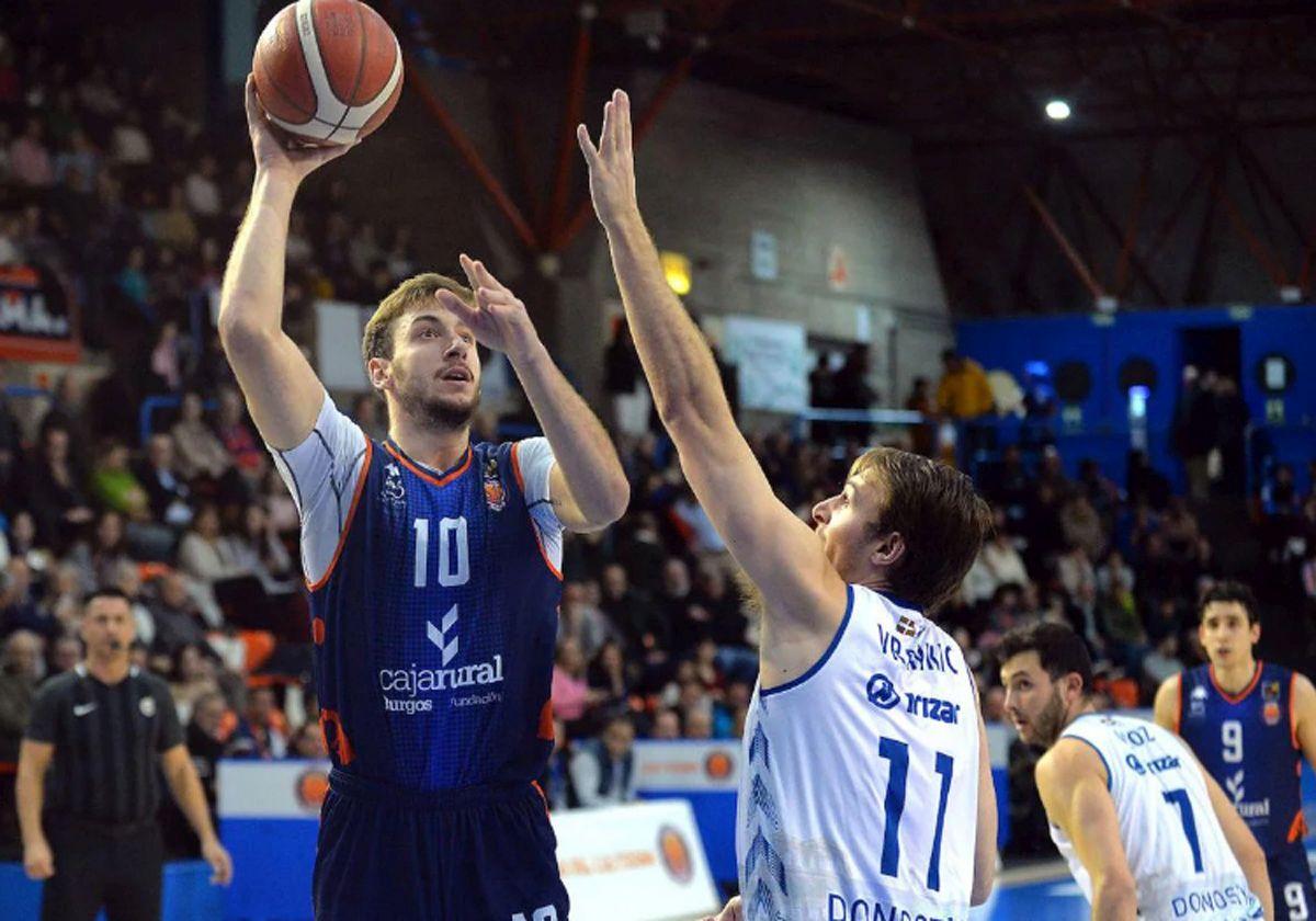 Encuentro de la temporada regular entre el Tizona Burgos y el Guipuzcoa Basket.