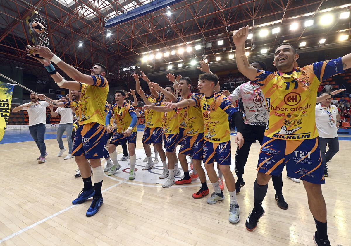 La final por el ascenso a Asobal, en imágenes