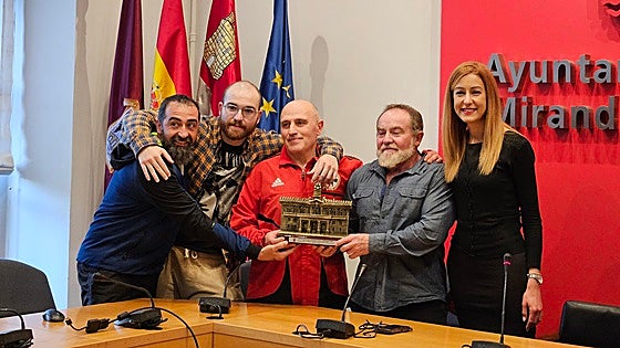 Miranda homenajea a la Asociación Suzana Fuerza por sus logros en el Campeonato de España de WRPF