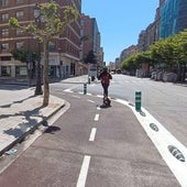 Las bicicletas ya ruedan por el carril bici de la calle Vitoria