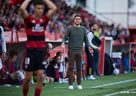 Lisci fuera del área técnica durante el encuentro del domingo.