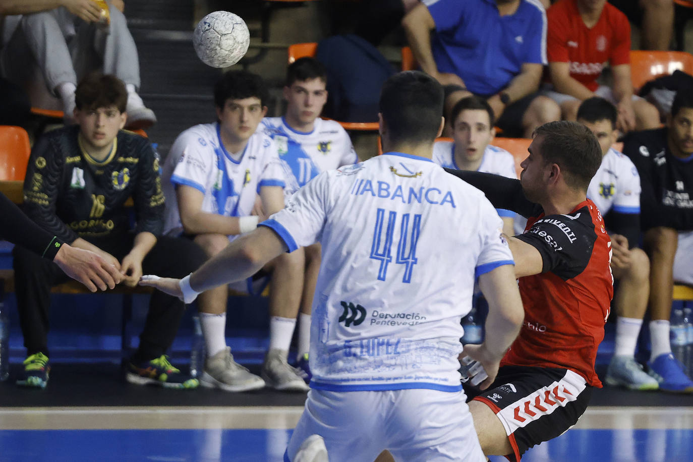 El partido del UBU San Pablo Burgos contra el Cangas, en imágenes