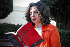 Belén de la Parte con su nueva novela, 'Sangre Revuelta'.