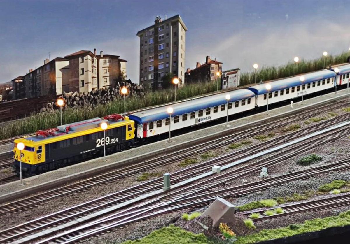 Los amantes de los trenes se reúnen en Quintanadueñas para montar una maqueta de 169 metros
