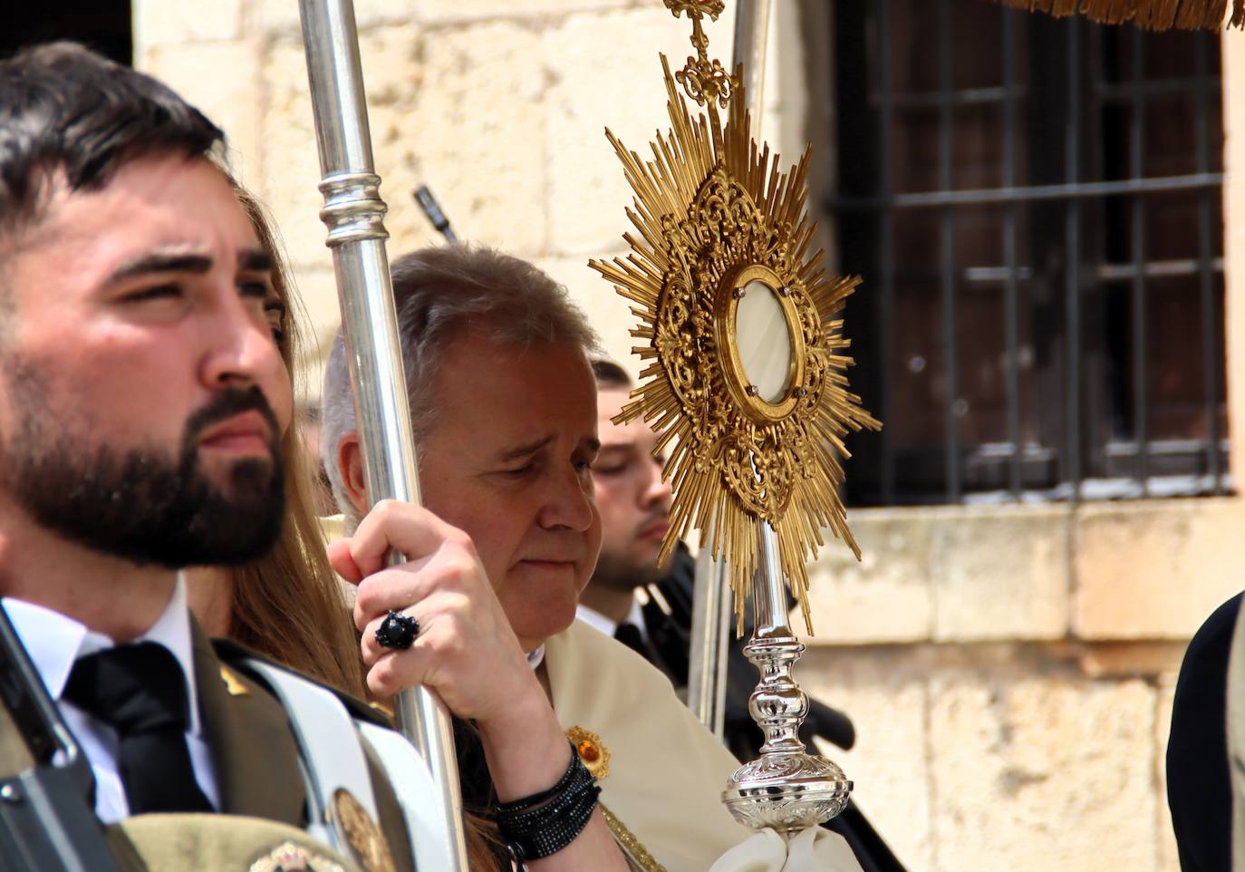 Así ha sido la procesión del Curpillos en el barrio de Las Huelgas