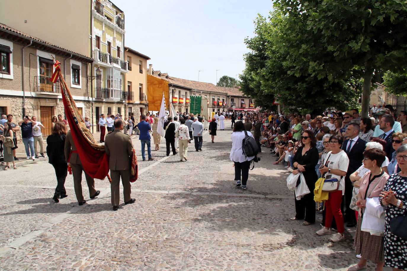 Así ha sido la procesión del Curpillos en el barrio de Las Huelgas