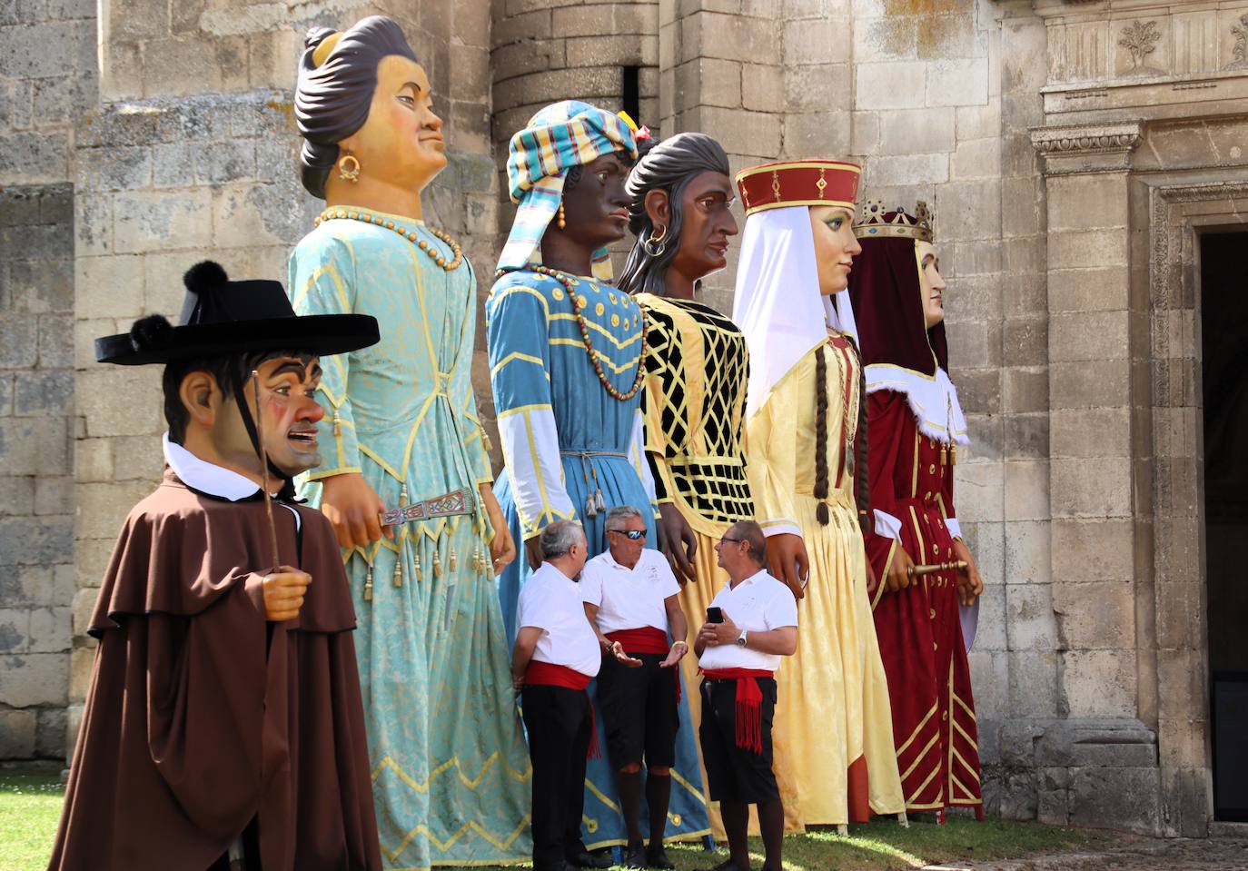 Así ha sido la procesión del Curpillos en el barrio de Las Huelgas