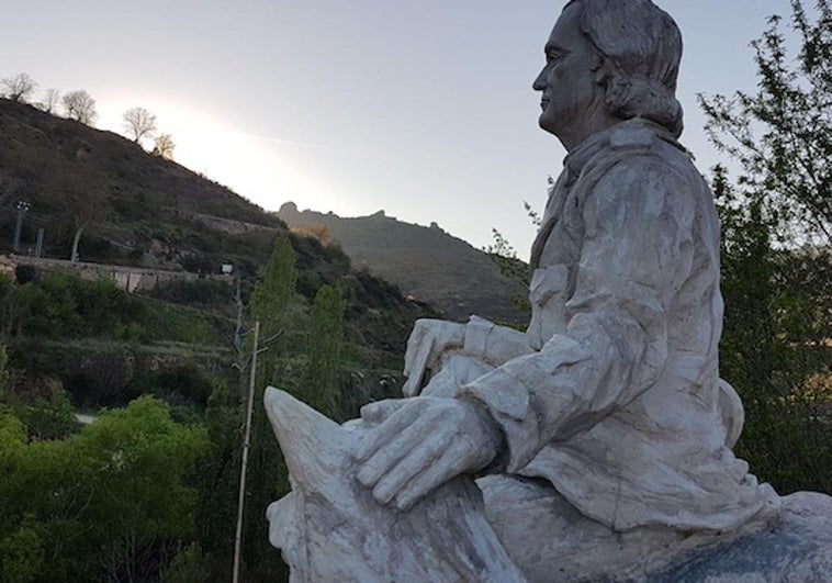 El mítico Félix, con el lobo en Poza de la Sal.