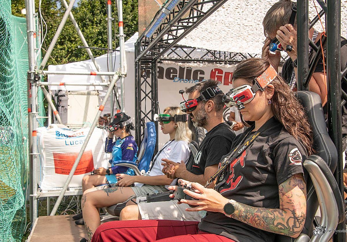 Varios pilotos en la fase de clasificación.